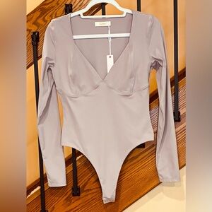 Qinsen Women’s Long Sleeve V Neck Body Suit Seamed Cup  Rose Taupe SZ. Large NWT